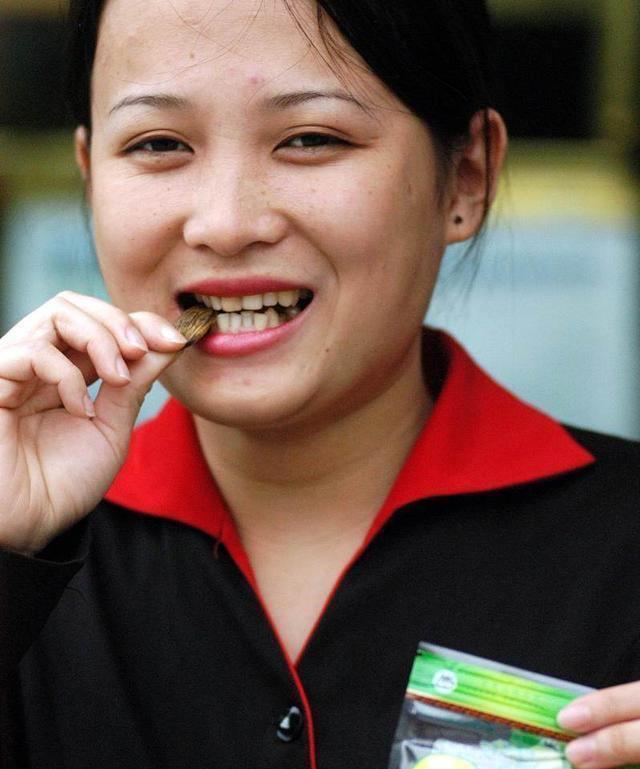 嚼槟榔为什么上瘾，吃槟榔为什么会上瘾（我国约有1亿人在嚼槟榔）