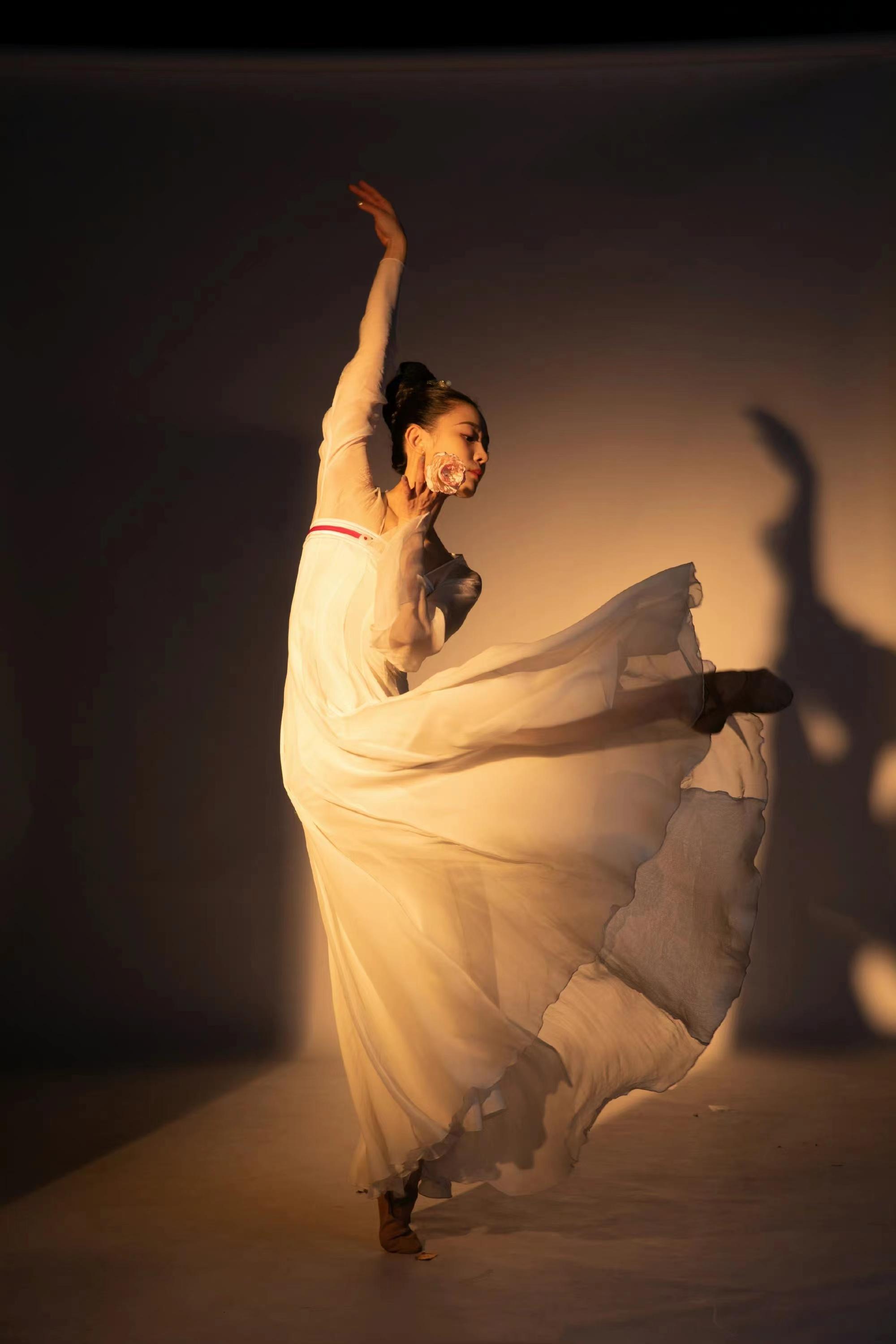 同跳敦煌舞,把唐诗逸孙怡等女星放一起,谁惊艳谁惊悚一目了然