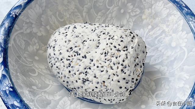 只有面粉可以做什么好吃的，面粉可以做什么好吃的（面粉里加入1把黑芝麻）