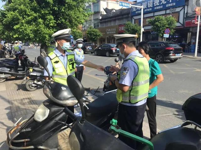 电摩驾驶证怎么考，骑电动摩托车怎么考驾证（考个摩托驾照得多少钱）