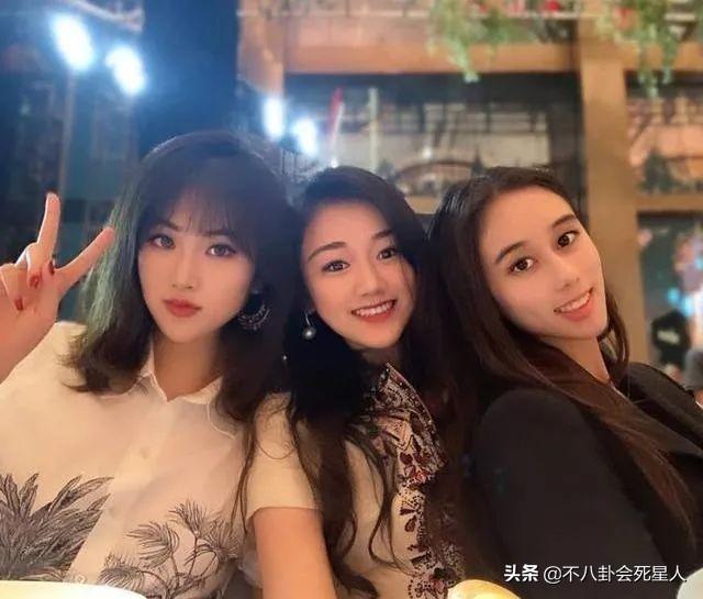 洪晃的父亲叫红什么，洪晃的父亲（时尚女魔头洪晃：老妈是名媛）
