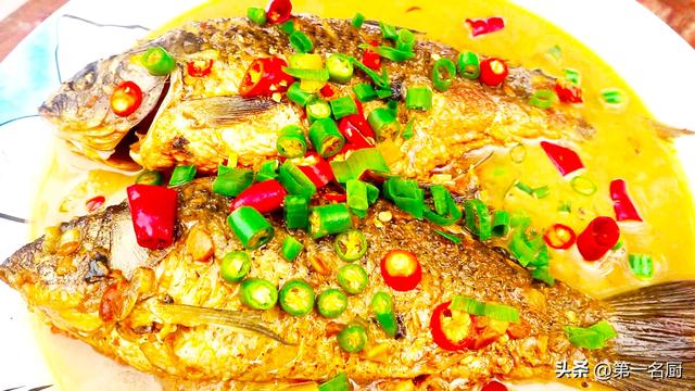 酱焖鲫鱼怎么做，伏天吃啥水果祛湿（别忘吃“河中第一鲜”）