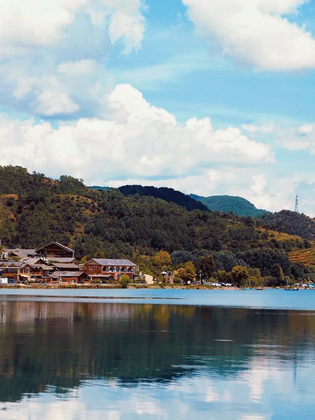 泸沽湖哪个季节去最好，泸沽湖的最佳旅游季节（越是冬天，越要去泸沽湖）