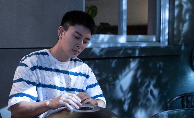 贾乃亮个人资料简介，贾乃亮个人资料简介及家世（再看贾乃亮和李小璐的婚姻）