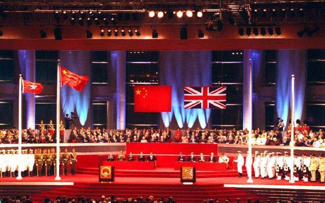 谭善爱深圳巡警，深圳市治安巡警支队长（1997年香港回归前夕）