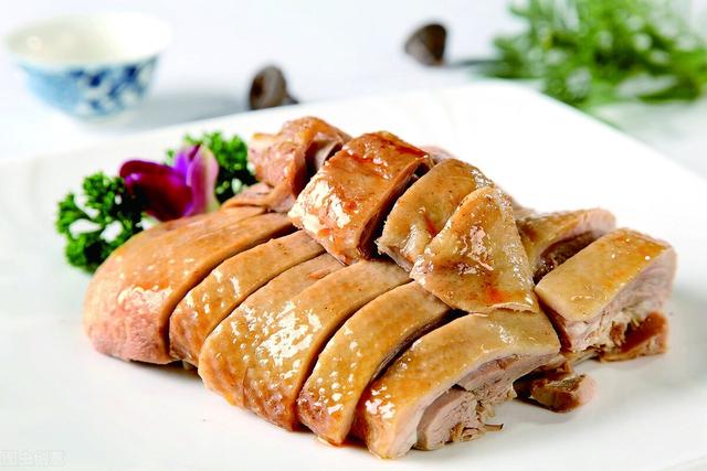 南京有名的十大美食特产有哪些，南京最好吃的特产是什么（你所不知道的南京特色美食小吃）