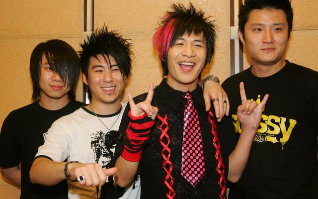 花儿乐队解散13年，大张伟人生逆袭，“拖油瓶”队友终于被甩开