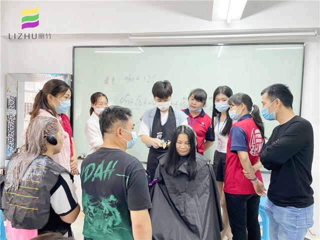 染发初学者该怎么染，广西专业染发培训学校教你