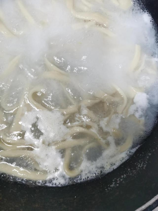 请问正宗的新疆拉条子怎么做，新疆拉条子制作（家常版拉条子）