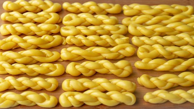 年夜饭怎么做炸货，过年吃的炸货（8道过年必备炸货）