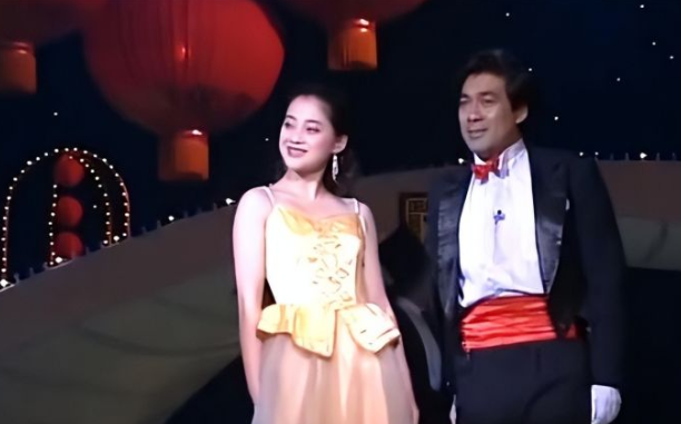 章子怡父母爱情，章子怡父母（8年后再看《父母爱情》）