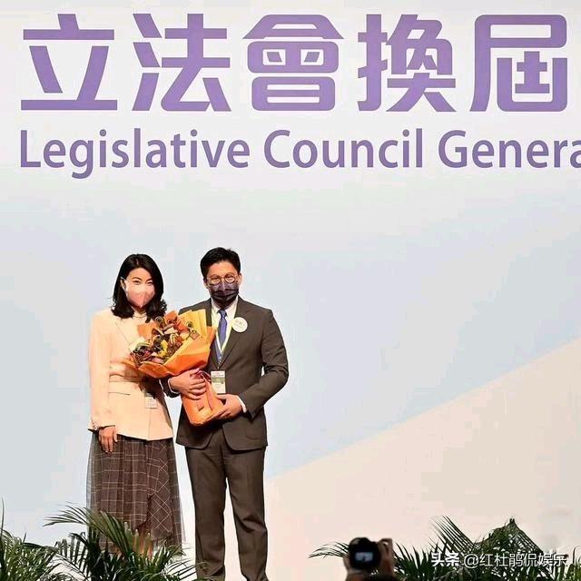 霍启刚个人资料简介，霍启刚个人资料简介身高（郭晶晶高调助阵献花送领带）