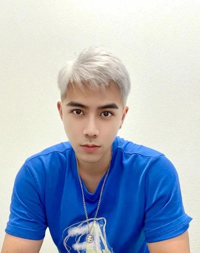 圆脸适合的发型男，脸胖的男生留这25款短发也很帅