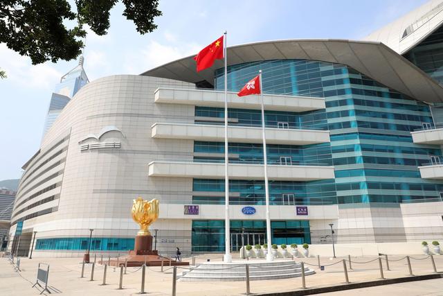 已背叛祖国的明星名单，开除中国国籍明星名单（分裂分子逃到英国居无定所）