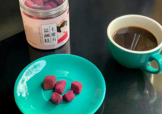 女人经常吃蜂蜜的好处，女人经常吃蜂蜜的好处是什么（这4款养颜食物要常吃）