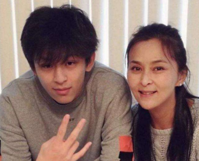 何音：为了儿子跟黄志忠离婚，为了儿子又嫁小丈夫