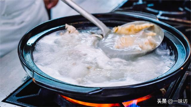 椰青怎么吃，椰子怎么吃?怎么打开?视频（香港超流行椰青炖鲍鱼汤做法）