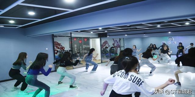 少儿学街舞的几大好处，孩子学街舞有什么好处（给孩子报少儿舞蹈启蒙有哪些好处）