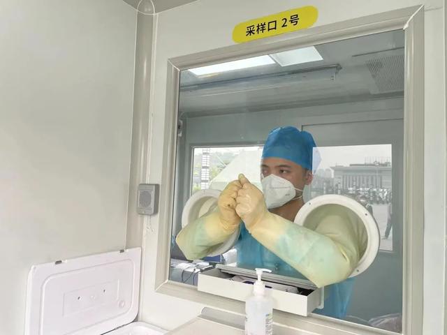 重庆北站北广场和南广场的区别，重庆北广场和南广场有什么区别（重庆北站首批正负压防护核酸采样舱投用）