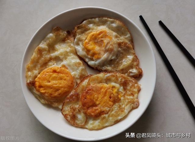 鸡蛋煎饺子怎么做，饺子煎鸡蛋的做法窍门（美食：煎鸡蛋）