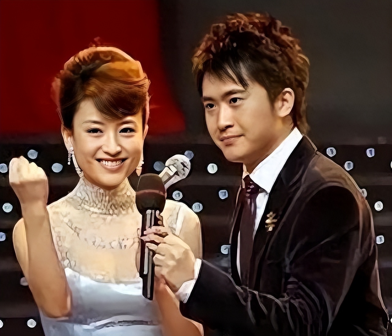 经常以搭档的身份一同参加节目,张雷也曾在杨帆病重时赶到医院照顾他