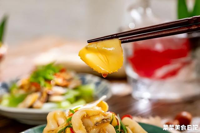 芥末鱿鱼的做法，芥末拌的烤鱿鱼怎么做（烫5秒就上桌，鲜嫩弹牙）