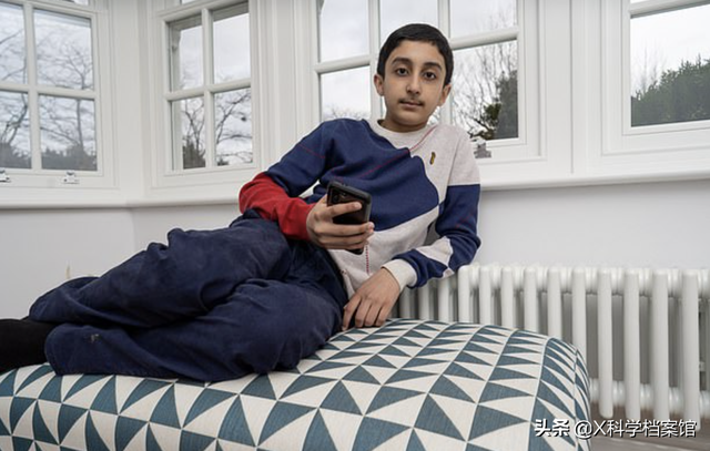 十分钟赚100元的游戏，我想在家上网赚钱（12岁英国男孩靠NFT狂赚100万美元）