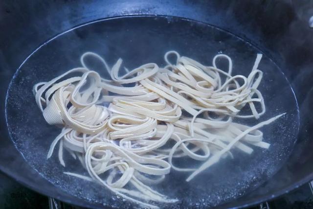 减肥能吃干豆腐吗，减肥能不能吃干豆腐（体重悄悄地就轻了）