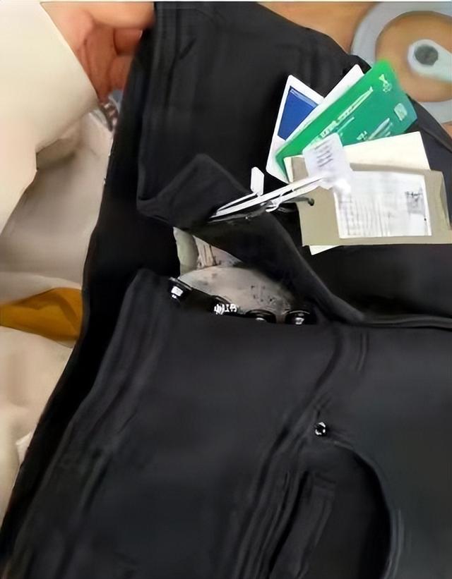 ​女子网购牛仔裤，女子网购牛仔裤竟在里面发现内裤