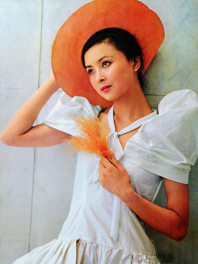 陈烨个人资料男，陈烨（60岁花27万美元包机回国）