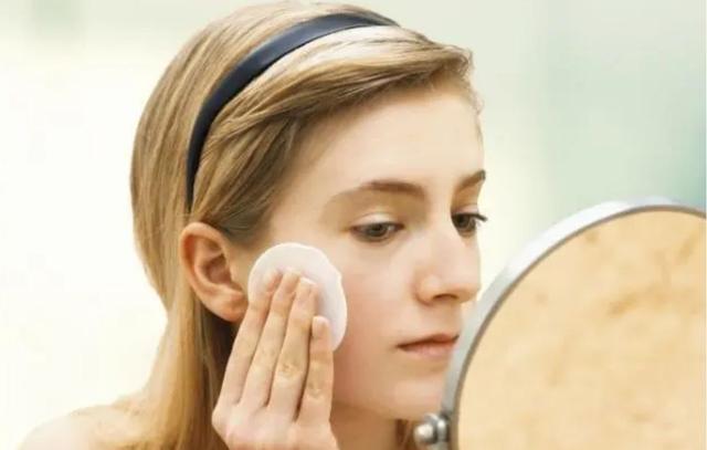 洁面霜怎么使用，如何正确使用洁面膏（清洁霜到底有什么用）