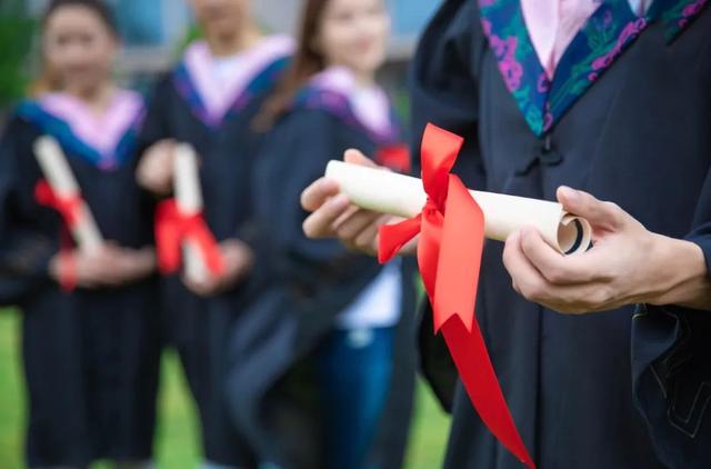 大学可以提前毕业吗，中国大学可以提前毕业吗（公立高校批量引进“发水”博士）