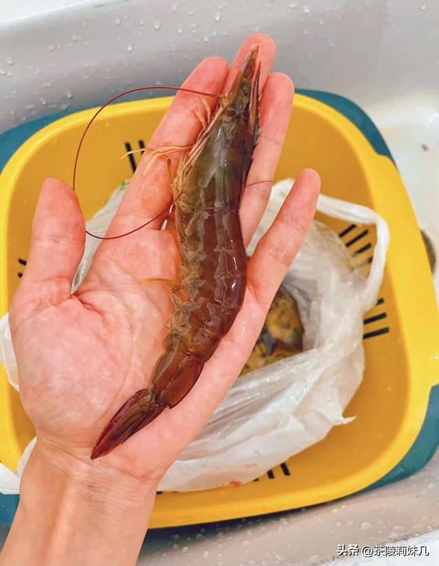 油焖大虾要怎么做，油焖大虾怎么做的（鲜香入味又酥脆）