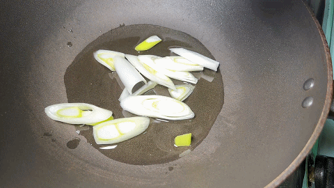 煮花生怎么煮好吃，水煮花生家常做法（加黄瓜丁和胡萝卜）