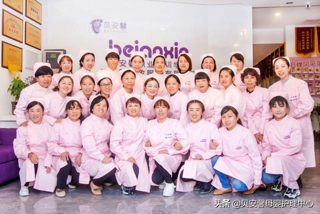 该选择月嫂还是育婴师，该选择月嫂还是育婴师好（育婴师和月嫂的工作有什么区别）
