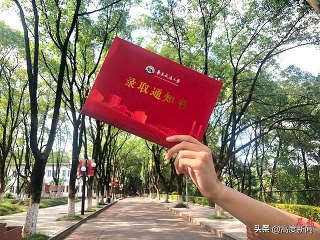 江西财经大学的校训是什么呀，江西财经大学的校徽（江西高校录取通知书设计各具特色）