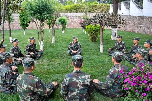 送新兵祝福语简短，家人送新兵祝福语简短（这份临别赠礼有点“硬”）