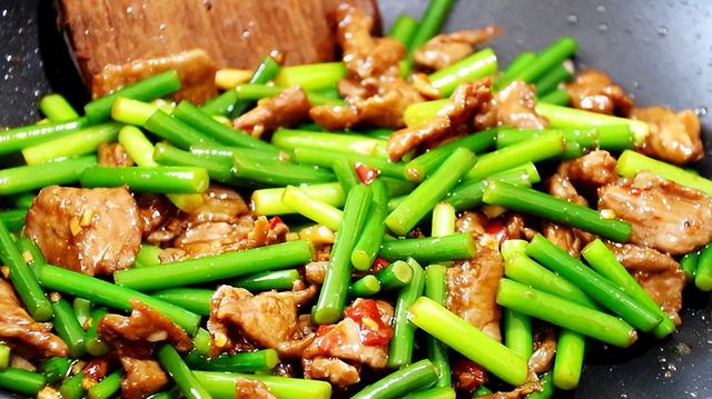 牛腩是牛身哪个部位的肉，牛腩是牛哪个部位的肉（内行人专挑“这4个部位”）