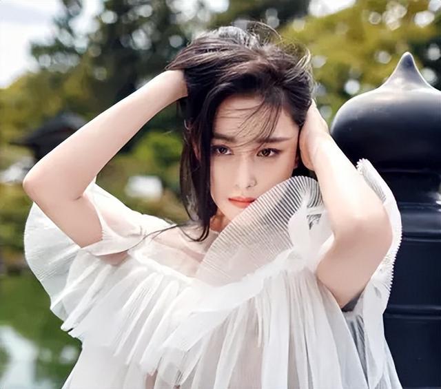 李晨张馨予生活照，张馨予写真 生活照（张馨予：游离吴卓羲和李晨后）