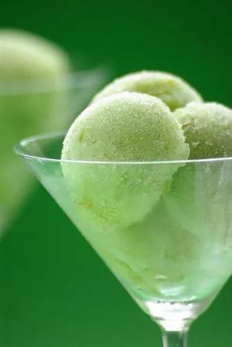 小清新好看的冰淇淋图片大全 夏天就是要来一支冰激凌吃的啊,小清新冰淇淋背景图(冰激凌壁纸:夏日炎炎) 小清新好看的冰淇淋图片大全 夏天就是要来一支冰激凌吃的啊,小清新冰淇淋背景图(冰激凌壁纸:夏日炎炎)