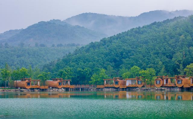 情侣最好不要住民宿，为什么情侣不要住民宿（睡进跑男同款湖景酒桶木屋）