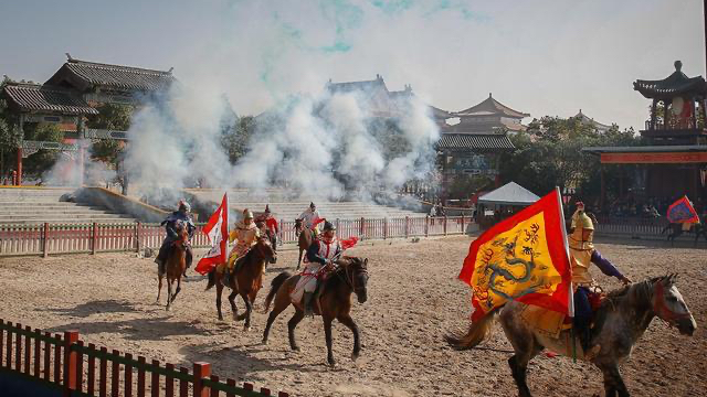 拍戏的横店在哪里具体位置，拍戏的横店在哪个城市（中国人自己的“好莱坞”）