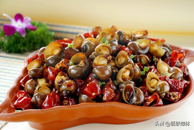 田螺吃什么，福寿螺和田螺，你分得清楚吗（田螺吃什么菜叶）