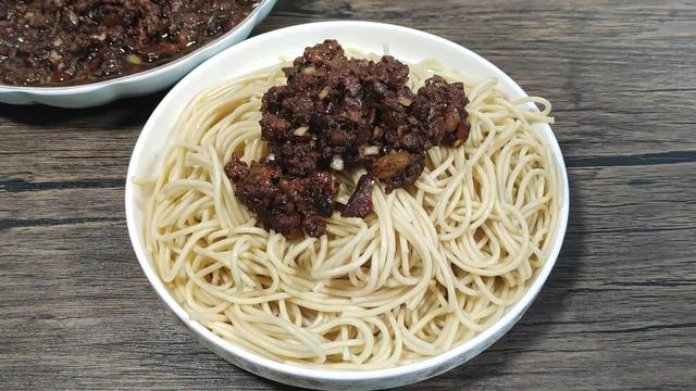 豆酱的做法，鸡蛋黄豆酱的做法（日销700份的炸酱秘方）