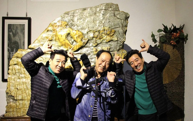 冯巩昔日两任搭档，当年的搭档牛群已消失匿迹