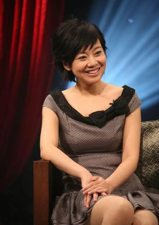 闫妮:19年前丈夫说什么也要离婚,她哭着同意,后来她怎么样了?