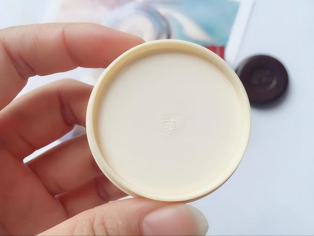 素颜霜哪个牌子好，贵妇素颜霜哪个牌子好（适合中年女人用的素颜霜）