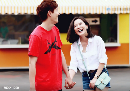 气质和教养是装不出来的，内心很干净人的特点（她的五官和轮廓是所有女演员中最美的）