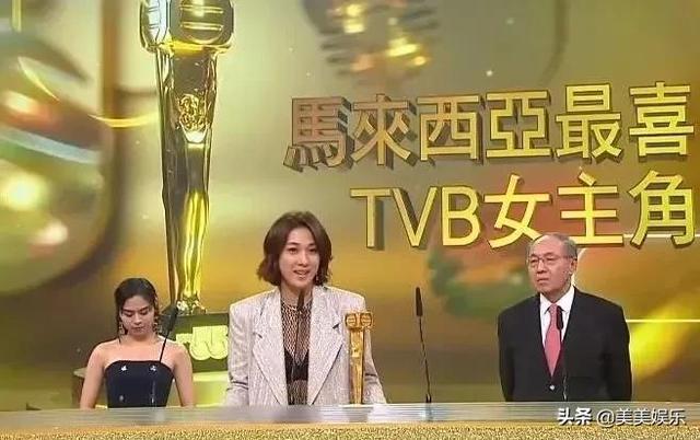 王浩信恭喜陈自瑶获奖!被扒在老婆孕期出轨,曾和小三同台领奖