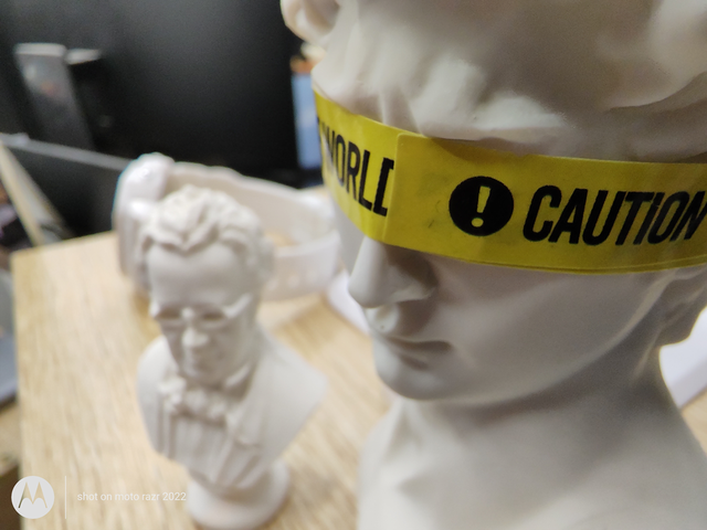 屏幕没坏但屏幕滑不动，vivo手机屏幕没坏但屏幕滑不动（只要5999元的moto刀锋折叠屏）